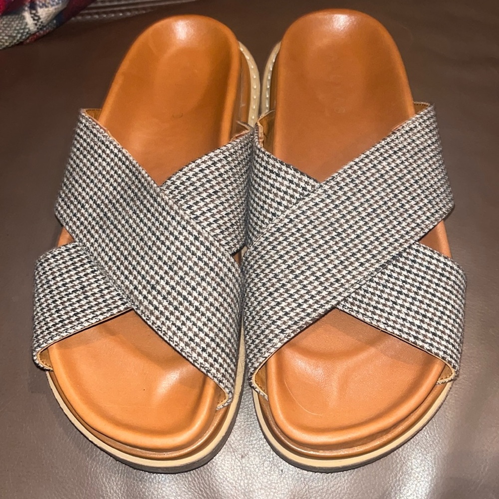 ALOHAS Brown and Black Sandals